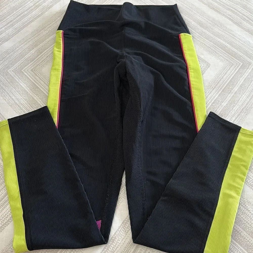 Beach Riot Women’s Black Ribbed with Color Block Leggings - Picture 3 of 5